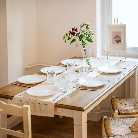 120qm, Cozy Apartment, Sehr Zentral Am Hbf, 3sz *