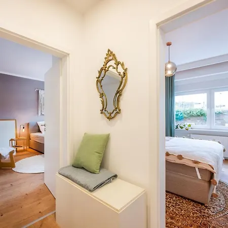 120qm, Cozy Apartment, Sehr Zentral Am Hbf, 3sz