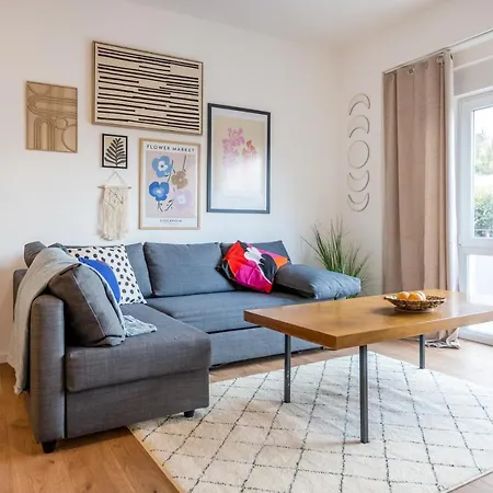 Appartement 120qm, Cozy Apartment, Sehr Zentral Am Hbf, 3sz