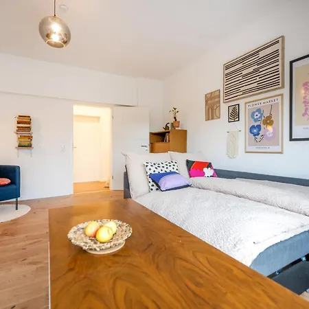 Appartement 120qm, Cozy Apartment, Sehr Zentral Am Hbf, 3sz