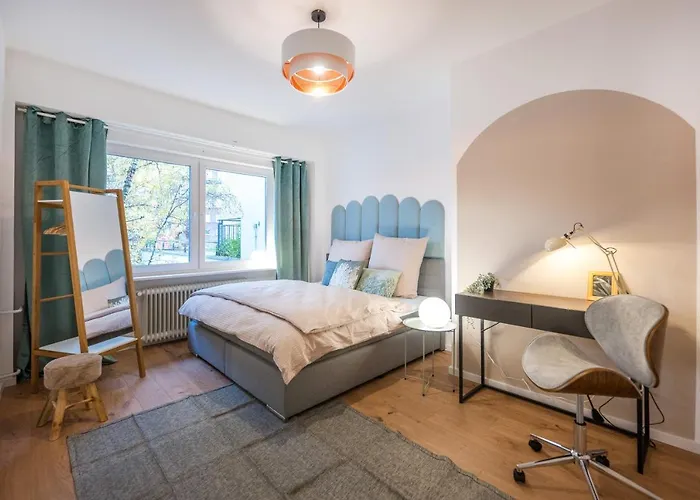 120qm, Cozy Apartment, Sehr Zentral Am Hbf, 3sz